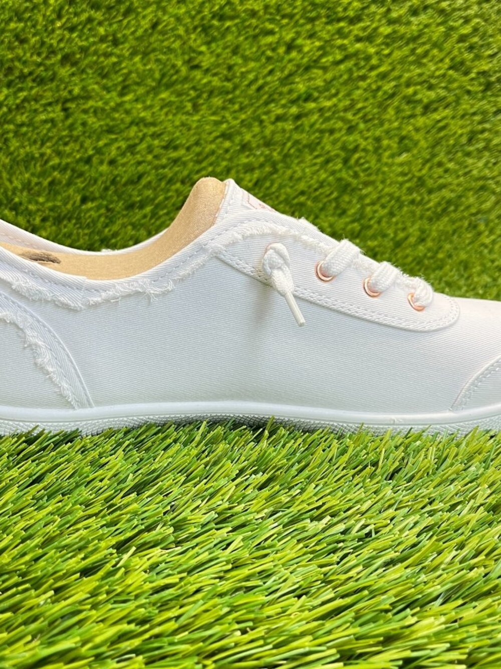 Skechers BOBS B Cute Womens Size 11 Triple White Casual Walking Slip On Shoes - Picture 4 of 10